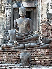 'Buddha Statue at Prang Sam Yod' by Asienreisender